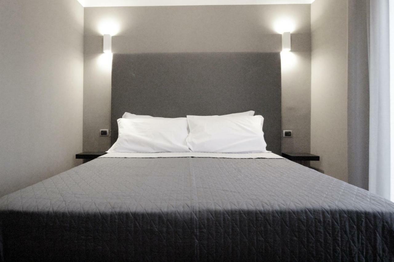 Piazza Carita Guest house