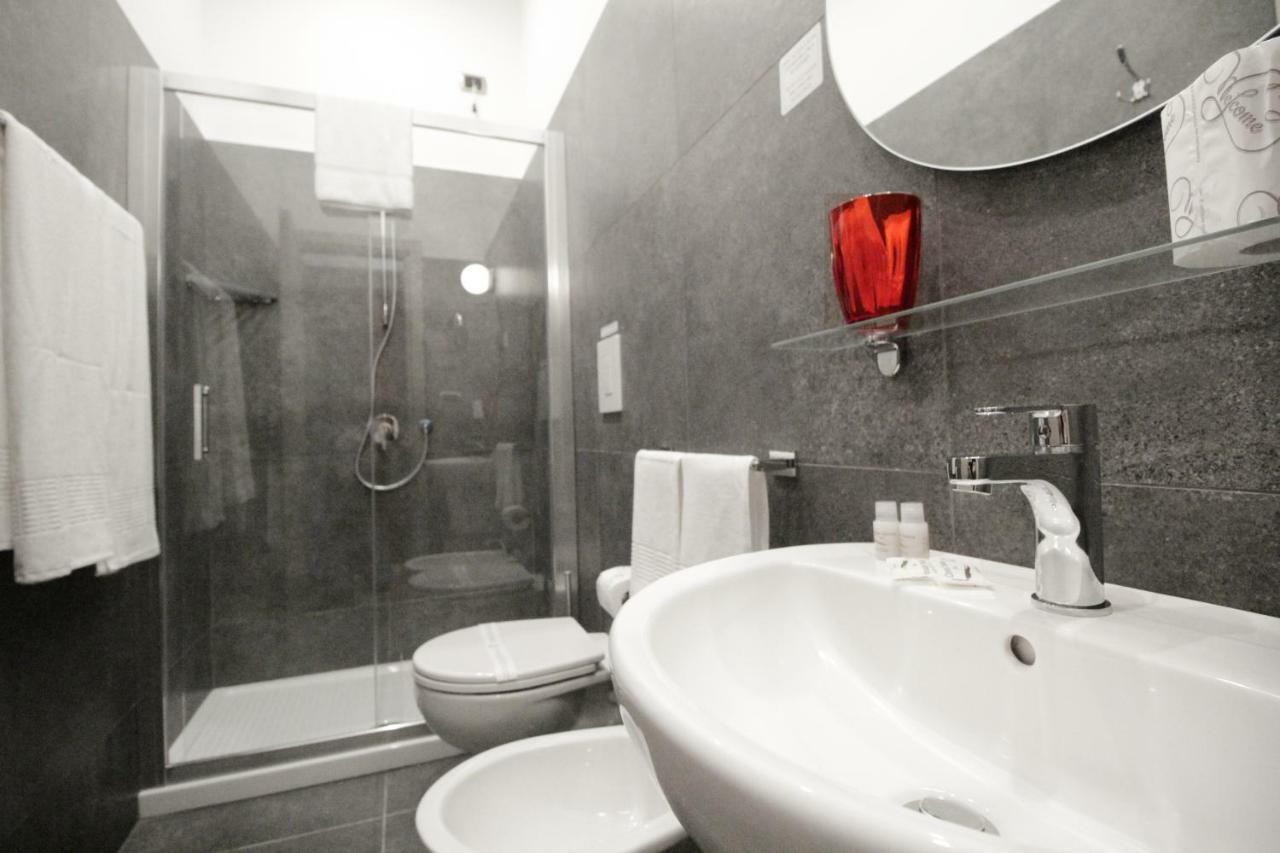 Piazza Carita 4* Naples