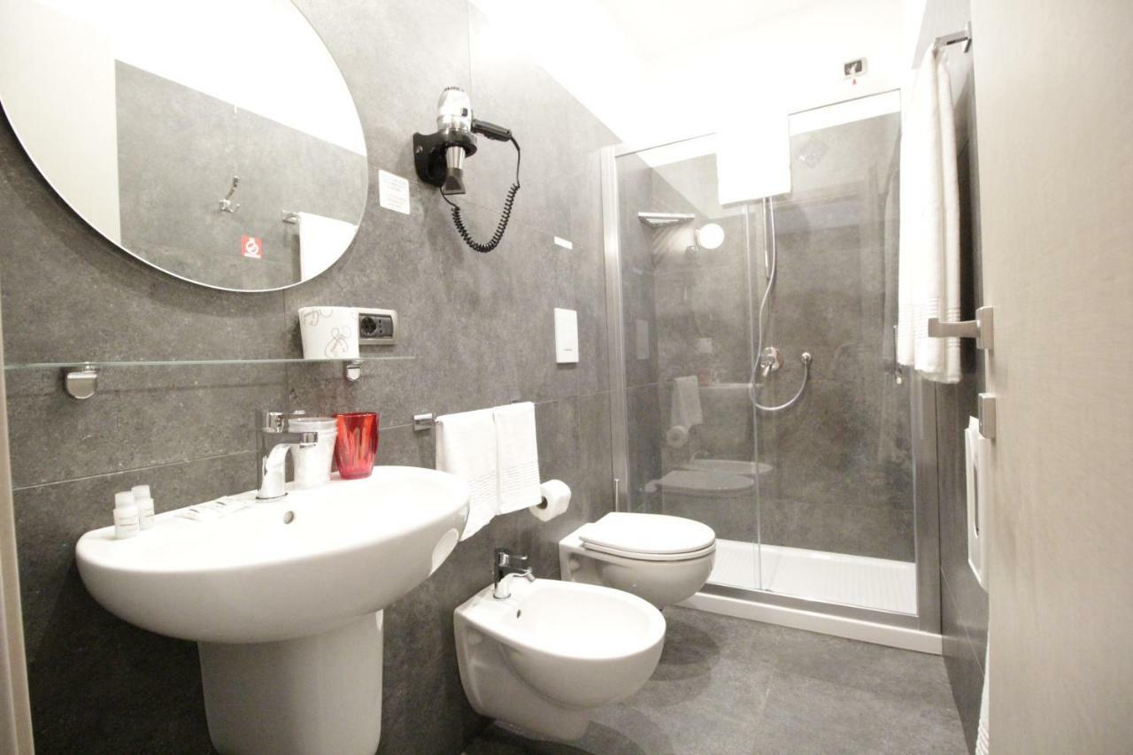 Piazza Carita 4*