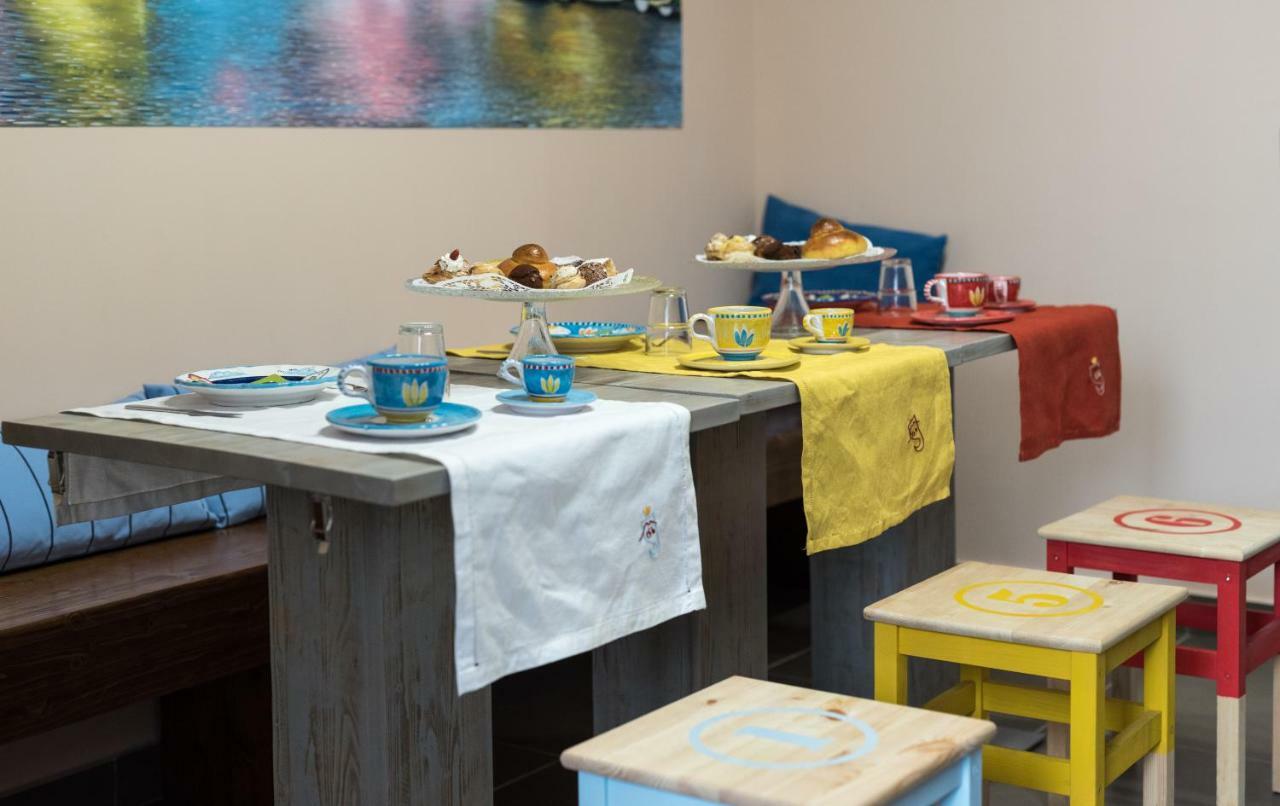 Bed & Breakfast Via Toledo 156 Naples