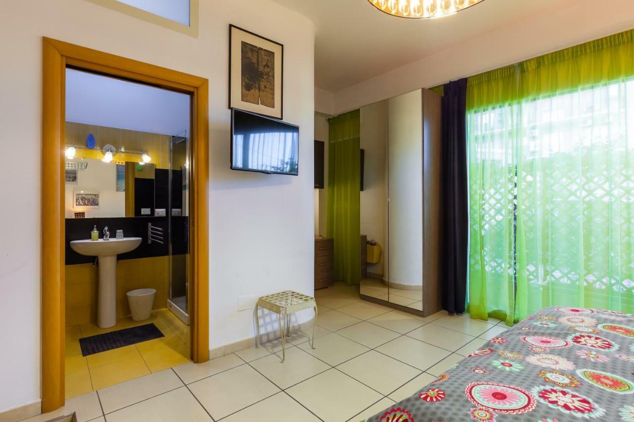 Marina Resart Rooms & Suite Bed & Breakfast