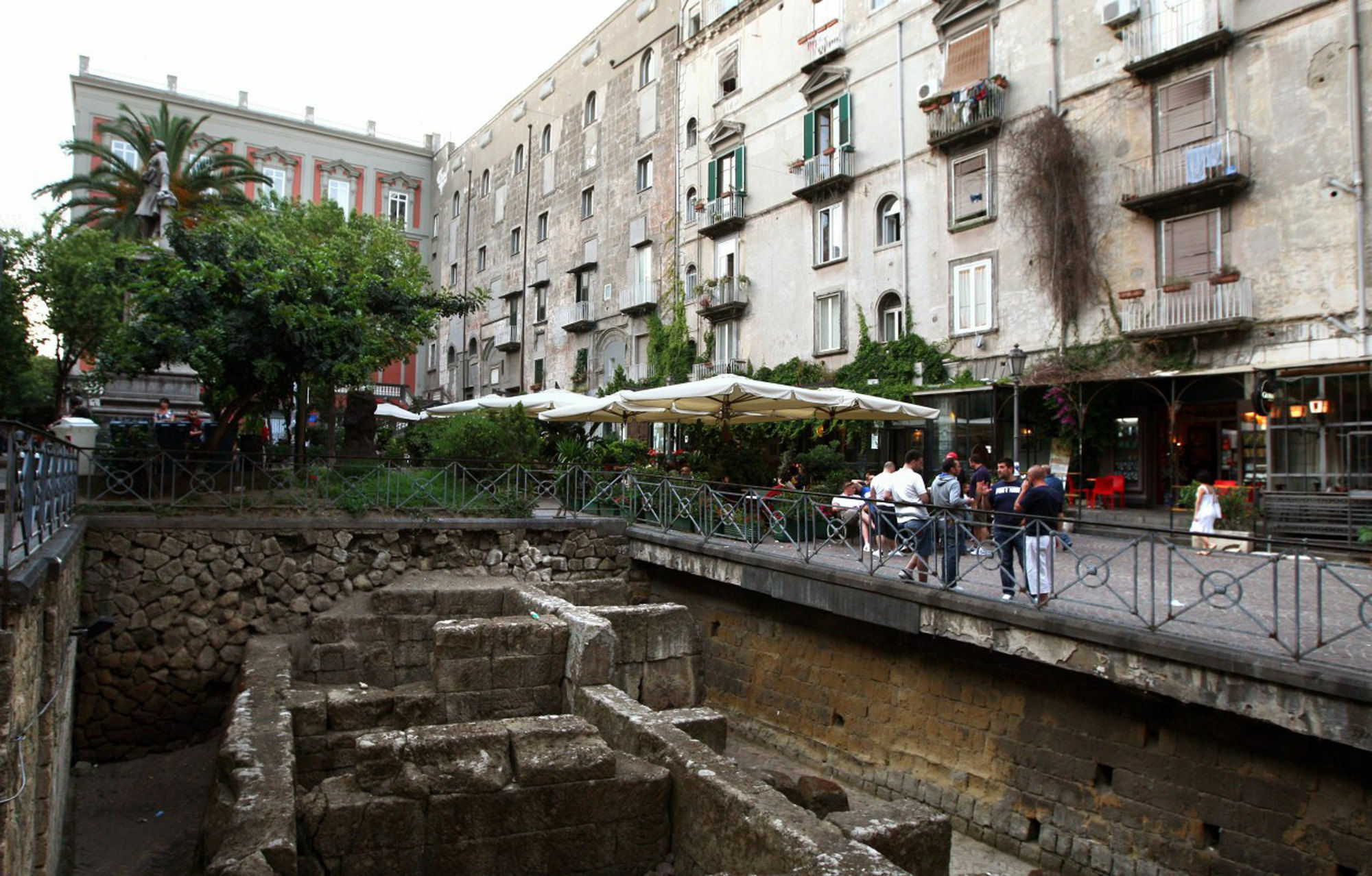 Civico 16 Naples