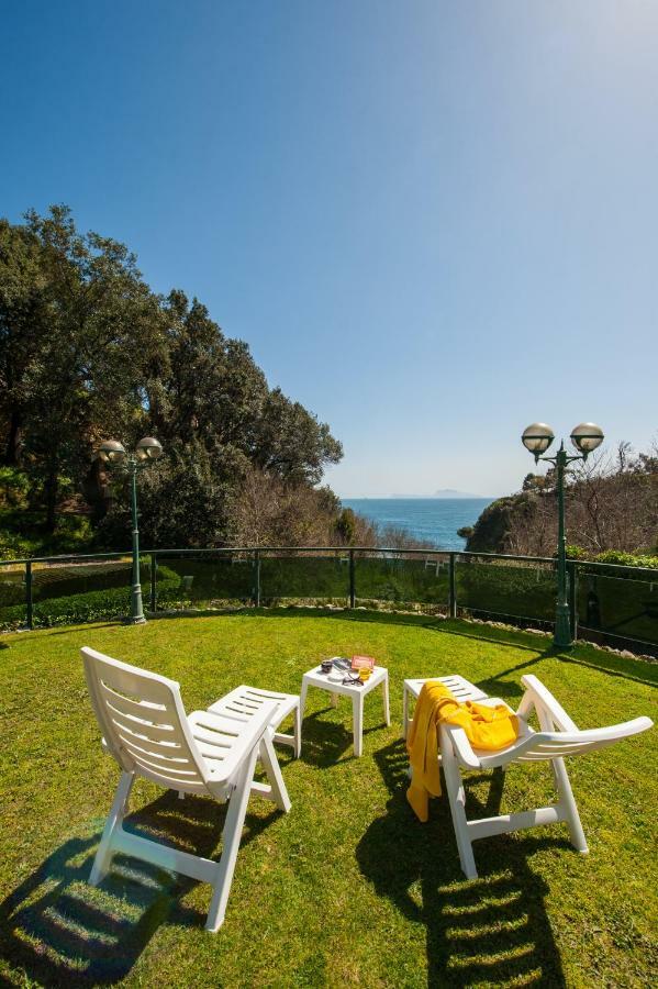 Apartment Holidays Family - Pool In Front Of Capri