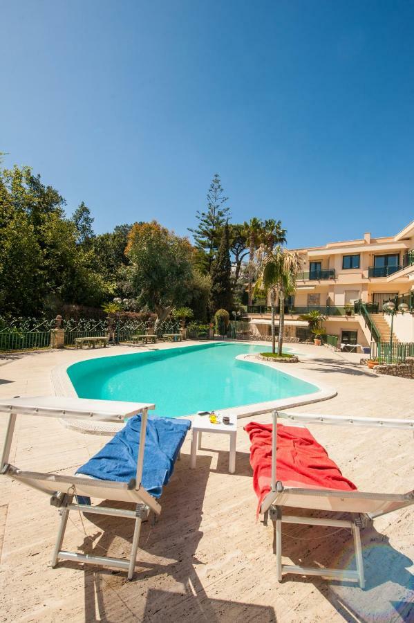 Holidays Family - Pool In Front Of Capri *