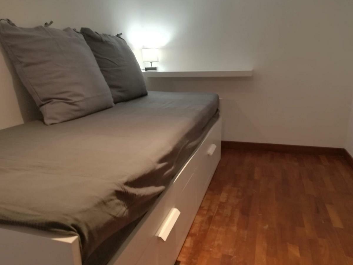 Vicaria - - *