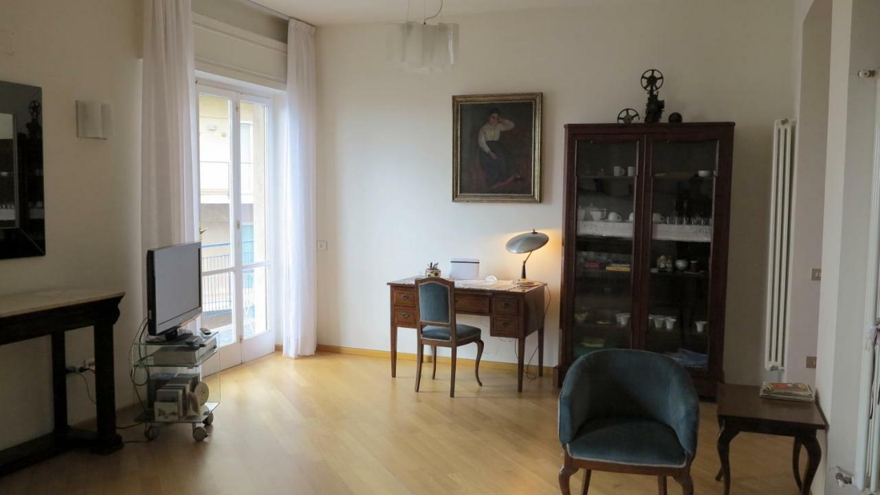 Spacious Panoramic - Half Way Center-vomero District Apartment Naples