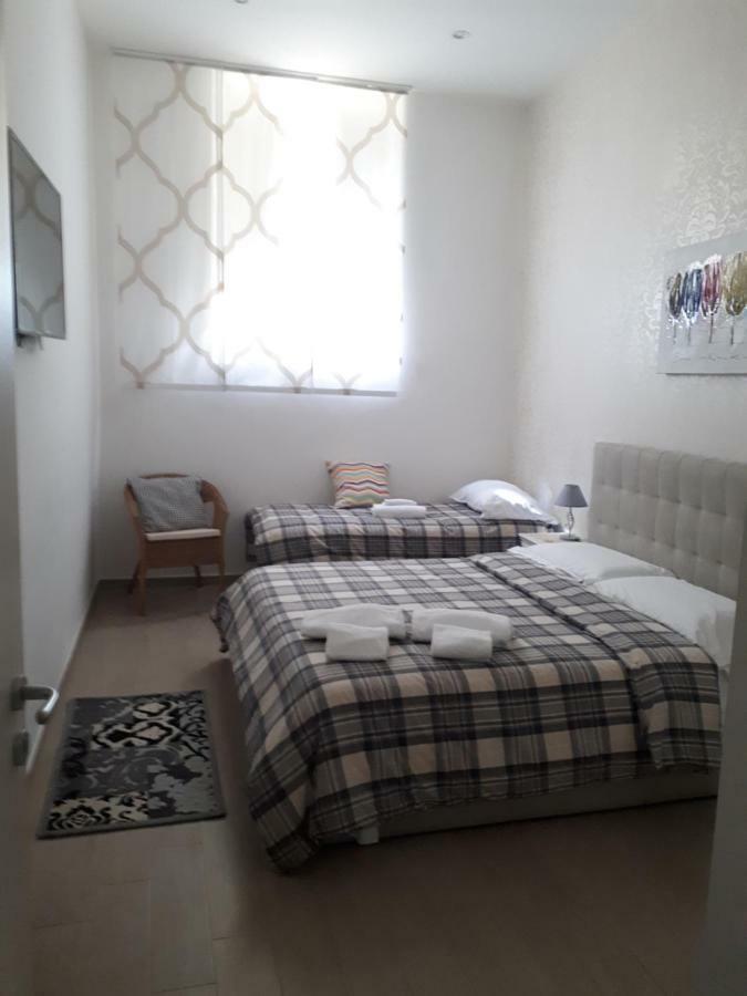 Apartment Garibaldi House Naples