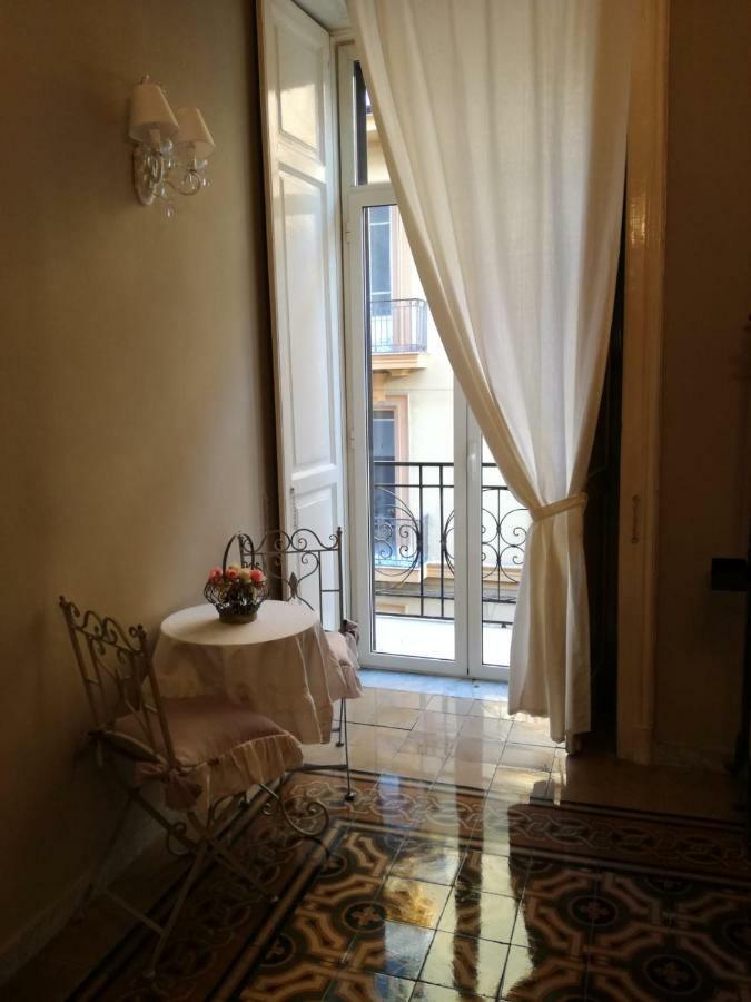 Live And Naples