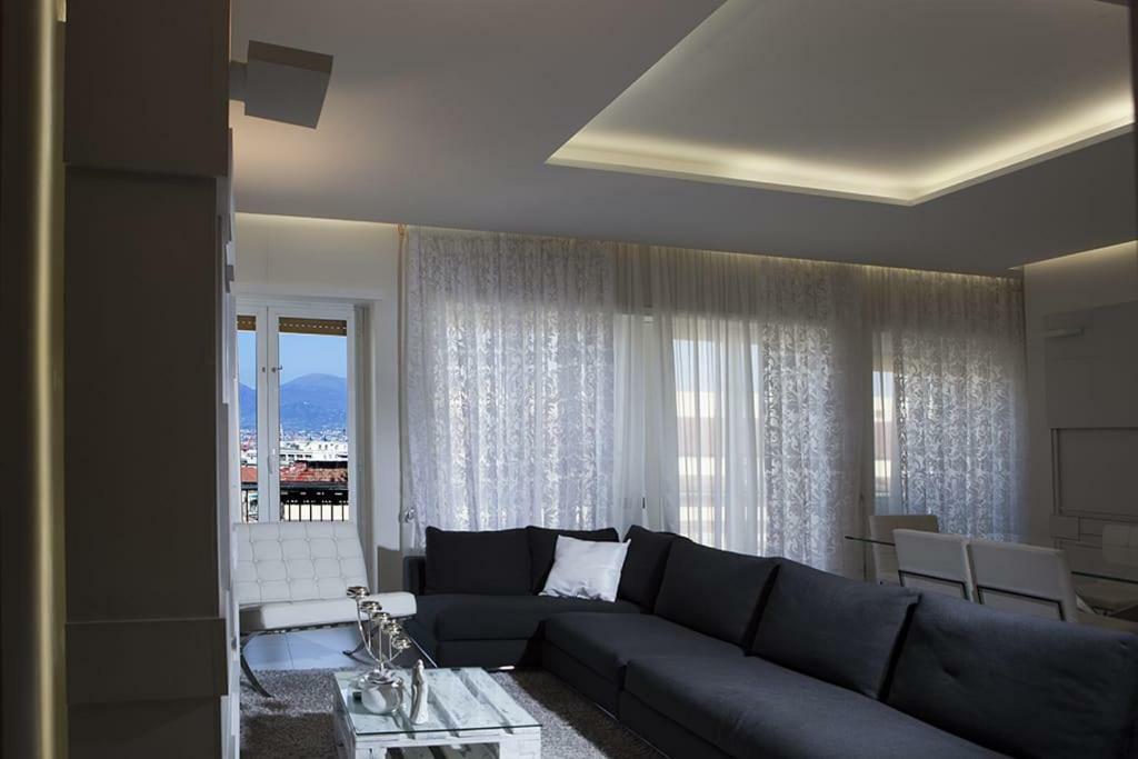 Crystal Skyline Neapolis Apartment *