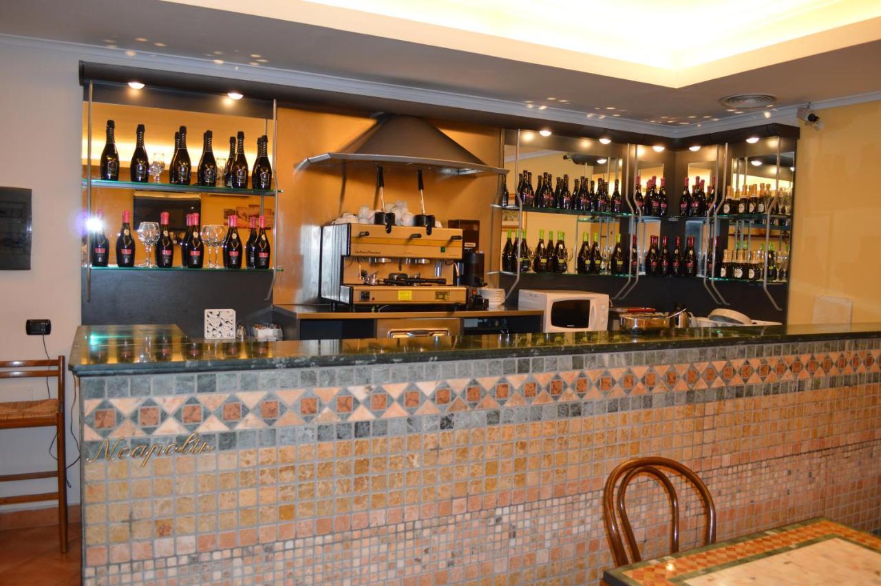 Hotel Neapolis 3*