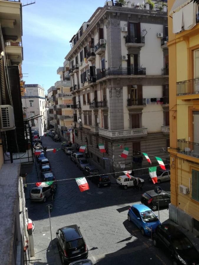 Live And * Naples