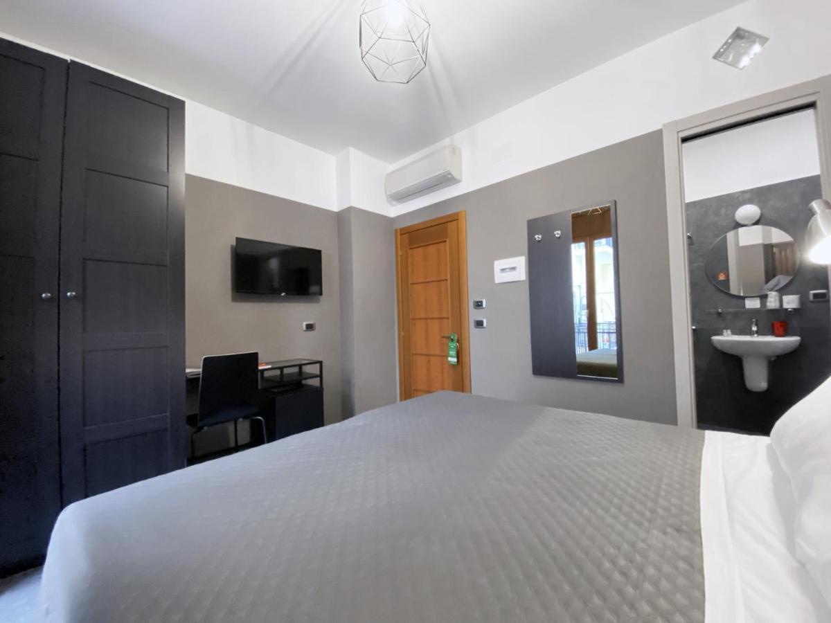Piazza Carita Guest house