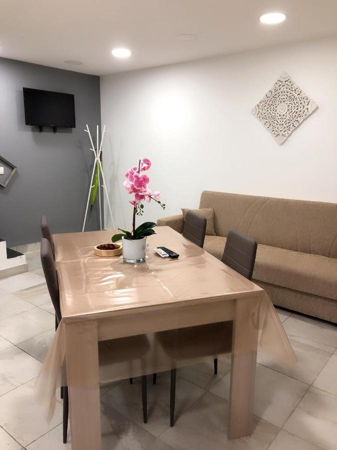Graphite House Naples