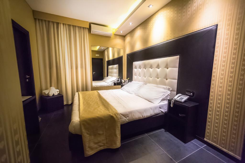 Kleopatra Design 4* Naples