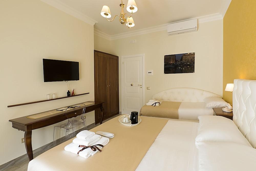 Neapolitantrips 4* Naples