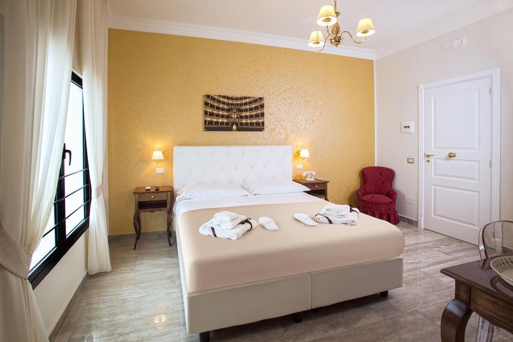 Neapolitantrips Hotel 4*