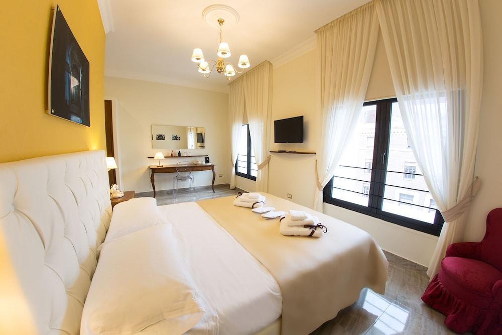 Hotel Neapolitantrips