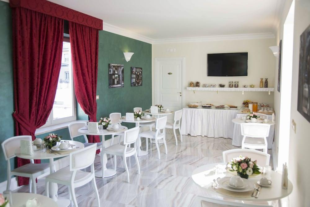 Neapolitantrips Hotel