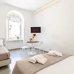 Lux Caracciolo