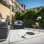 Downtown Napoli B&B “Se Nun Canto Moro..”