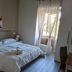 Esposito Plaza- Rooms & Suite