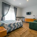 Hub Ferroviario - 12 Posti Letto Per Il Tuo Gruppo A Napoli Con Wifi E Netflix