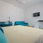 Hub Ferroviario - 12 Posti Letto Per Il Tuo Gruppo A Napoli Con Wifi E Netflix