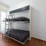 Metro 1 Materdei - Tranquillo Appartamento Per 4