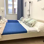 Airys B&B - Holiday House