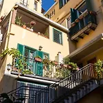 Colored House Until 7 People Above Sqplebiscito