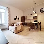 La Gioiosa Naples Inn