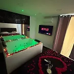 Giovanni Luxury Suites