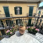 Domus Luca - Central Rooms In The Heart Of Naples