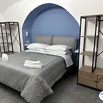 Savoia 215 - Azzurra Guest House - Napoli