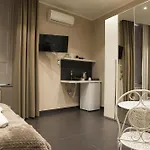 Residence Black & White