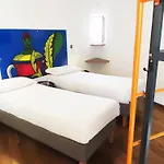 Tric Trac Hostel