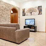 Lazzarella House