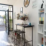 Fara\'S House