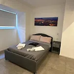 Morra\'S Room