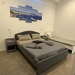 Morra\'S Room