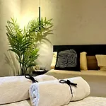 Falco Boutique Home With Jacuzzi