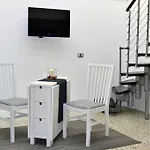 Napoli Centro, Dm Luxury Apartments