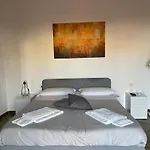 Nella\'S Carlo III Apartment