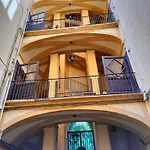 Napoli Centro Madame Naples Con Terrazzo E Vista Giardino