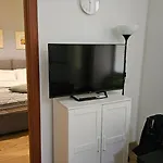 Studio Flat 381
