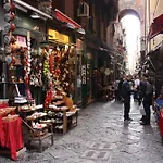 Grande & Favoloso Vicino Il Museo Madre