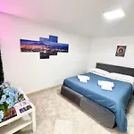 Oikos Guest House