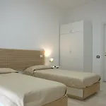 B&B \