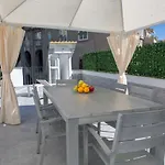 Holiday House Toto