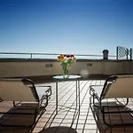 Vomero Roof